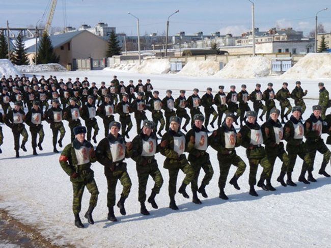 Подготовка десантников к параду Победы. Архив