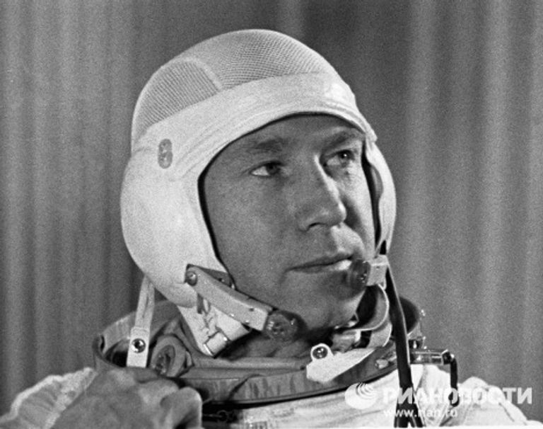 Летчик-космонавт СССР Алексей Леонов Летчик-космонавт СССР Алексей Леонов