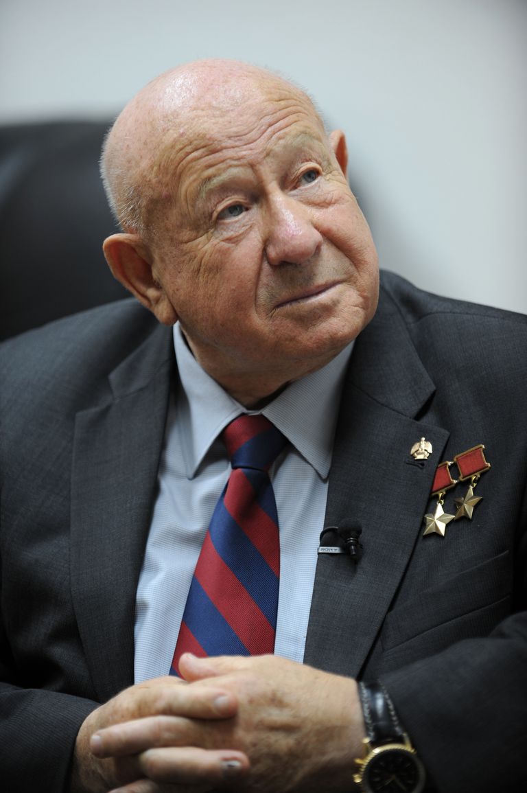 Космонавт Алексей Леонов во время интервью агентству РИА Новости Космонавт Алексей Леонов во время интервью агентству РИА Новости