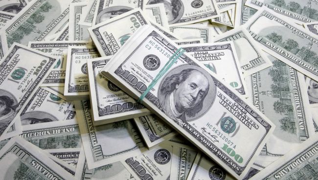 Курс доллара снизился на открытии в четверг на 2 коп - до 31,23 руб