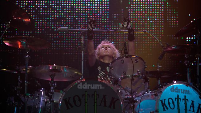 Экс-барабанщик Scorpions Джеймс Коттак