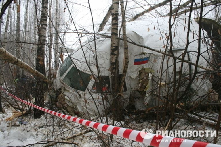 Самолет авиакомпании Авиастар-Ту совершил аварийную посадку в Подмосковье
