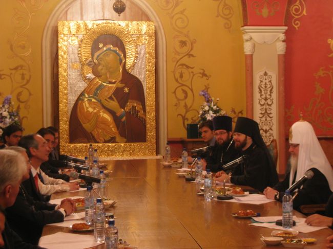 Встреча патриарха Кирилла с президентом Гватемалы Альваро Коломом Кабальересом. Архив Встреча патриарха Кирилла с президентом Гватемалы Альваро Коломом Кабальересом. Архив