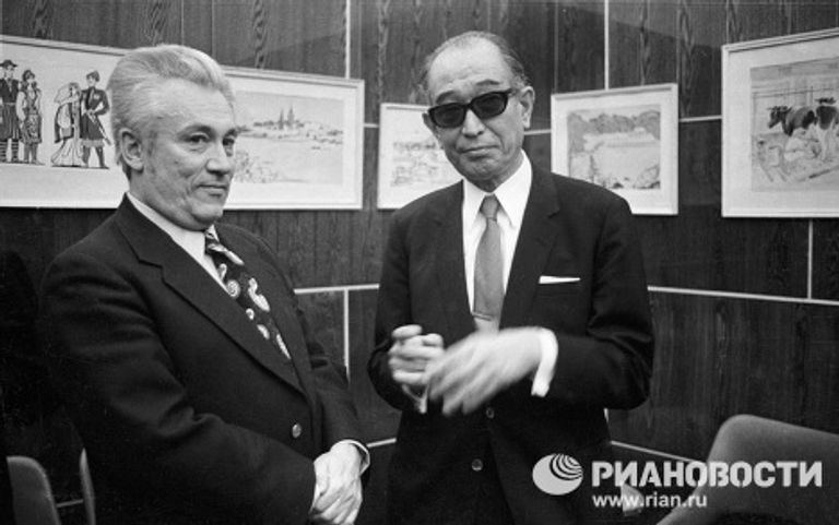 Писатель Юрий Нагибин и японский кинорежиссер Акира Куросава Писатель Юрий Нагибин и японский кинорежиссер Акира Куросава