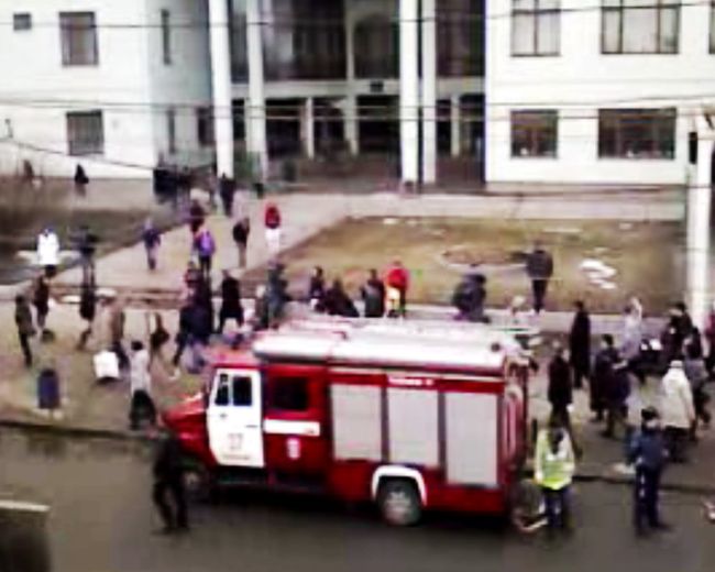 Дороги у станции метро Парк культуры перекрыты. Видео очевидца Дороги у станции метро Парк культуры перекрыты. Видео очевидца