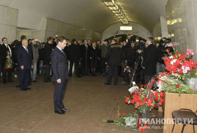 Президент России Д.Медведев посетил станцию метро Лубянка Президент России Д.Медведев посетил станцию метро Лубянка
