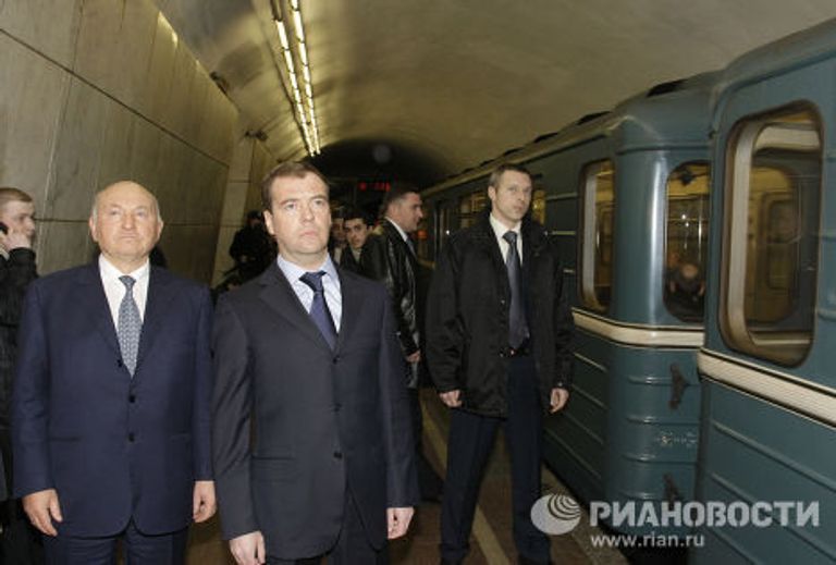 Президент России Д.Медведев посетил станцию метро Лубянка Президент России Д.Медведев посетил станцию метро Лубянка