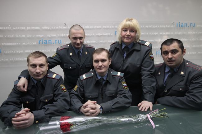Милиционеры, помогавшие раненым в день теракта 