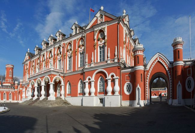 18 апреля и 18 мая в Петровской путевой дворец впервые можно будет попасть бесплатно 18 апреля и 18 мая в Петровской путевой дворец впервые можно будет попасть бесплатно