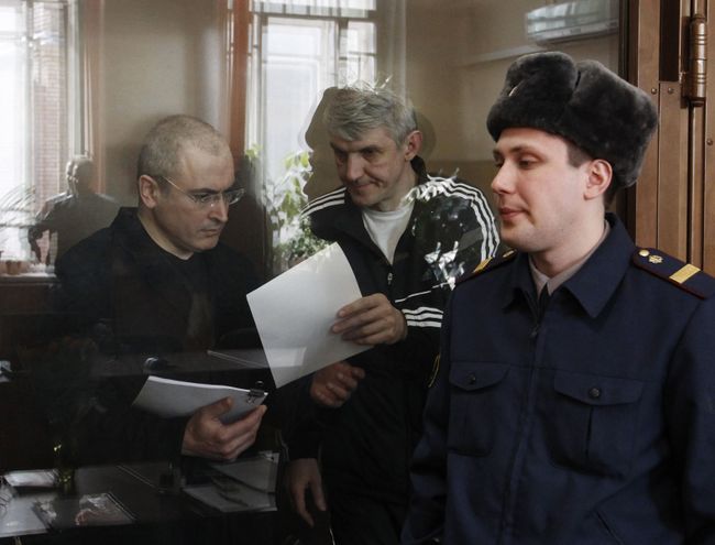 Михаил Ходорковский и Платон Лебедев в Хамовническом суде Москвы Михаил Ходорковский и Платон Лебедев в Хамовническом суде Москвы