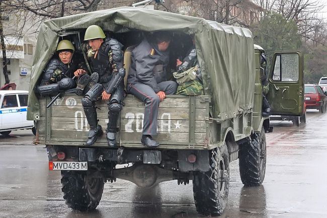 Уличные беспорядки в Бишкеке Уличные беспорядки в Бишкеке