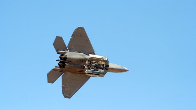 Взлет американского истребителя пятого поколения РАПТОР – F22