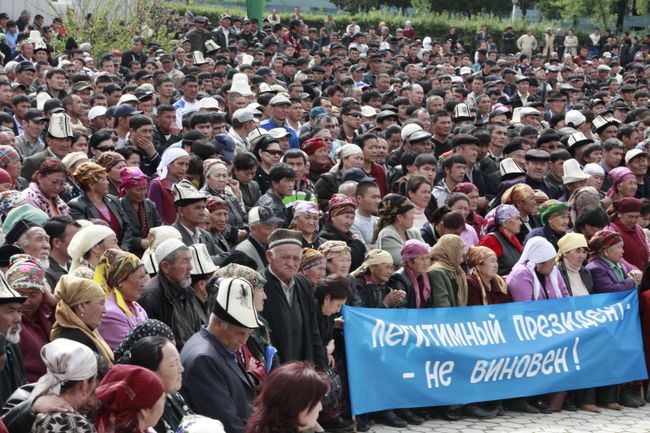 Митинг сторонников Курманбека Бакиева в Джалалабаде