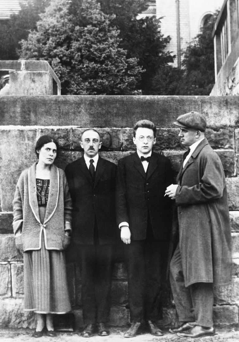 Владимир Владимирович Маяковский (1893-1930) в Париже в 1923 году Владимир Владимирович Маяковский (1893-1930) в Париже в 1923 году