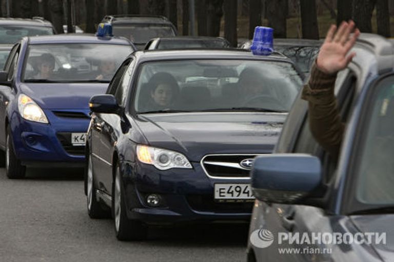 Автовладельцы на автопробеге Нет мигалкам! Автовладельцы на автопробеге Нет мигалкам!