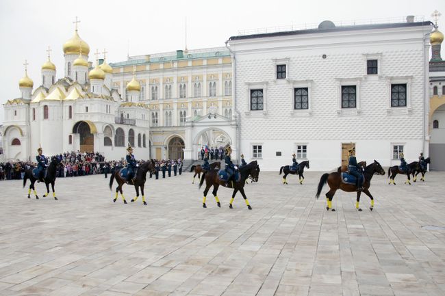 Церемониальный развод пеших и конных караулов в Кремле. Архив Церемониальный развод пеших и конных караулов в Кремле. Архив