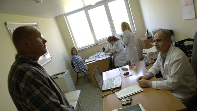 Прием больных в наркологическом диспансере. Архив