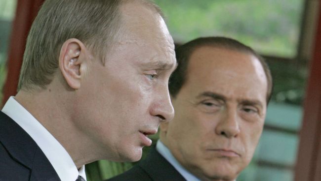 Премьер-министры России и Италии Владимир Путин и Сильвио Берлускони. Архив