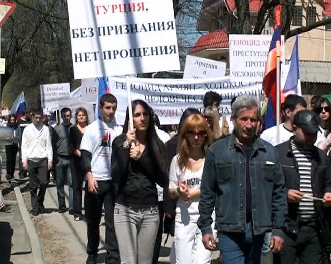 Память о жертвах геноцида почтили в Ростове тысячи армян Память о жертвах геноцида почтили в Ростове тысячи армян