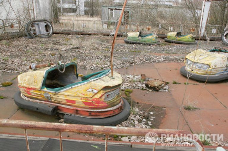 Подход к интерпретации фактов и обстоятельств аварии менялся с течением времени и полностью единого мнения нет до сих пор. На фото: заброшенный аттракцион в парке отдыха Припяти. Подход к интерпретации фактов и обстоятельств аварии менялся с течением времени и полностью единого мнения нет до сих пор. На фото: заброшенный аттракцион в парке отдыха Припяти.