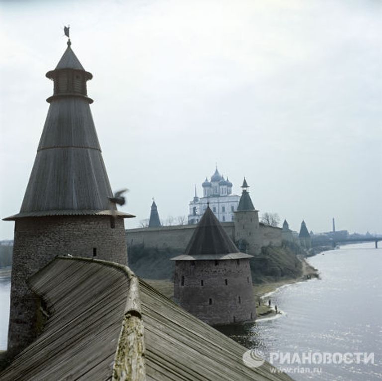 Псковский Кром (Кремль) Псковский Кром (Кремль)
