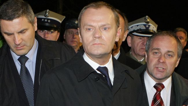 Премьер-министры РФ и Польши В. Путин и Д. Туск посетили место крушения польского самолета Ту-154 Премьер-министры РФ и Польши В. Путин и Д. Туск посетили место крушения польского самолета Ту-154