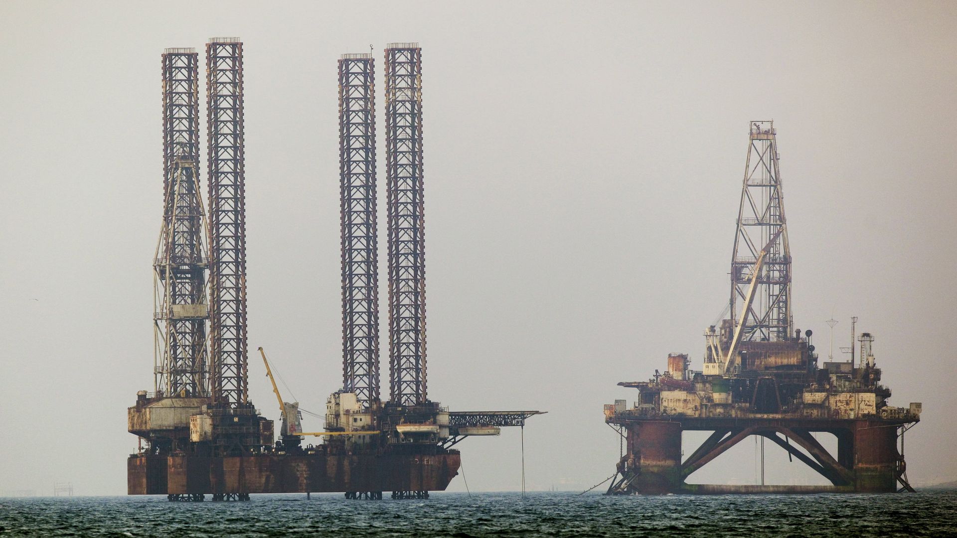 Нефтяные платформы в Каспийском море Нефтяные платформы в Каспийском море - РИА Новости, 1920, 20.12.2023