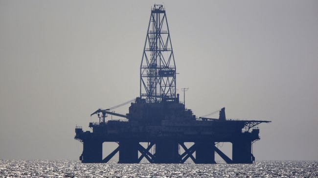 Нефтяная платформа. Архивное фото Нефтяная платформа. Архивное фото