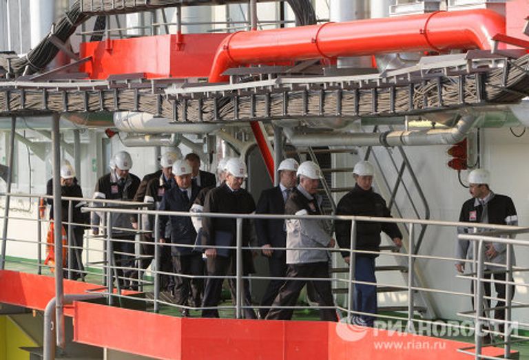 Премьер-министр РФ Владимир Путин посетил стационарную нефтяную платформу ОАО ЛУКОЙЛ Премьер-министр РФ Владимир Путин посетил стационарную нефтяную платформу ОАО ЛУКОЙЛ