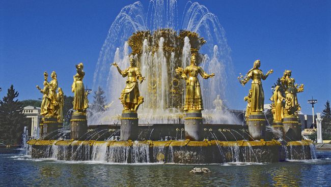 Фонтан Дружба народов на ВВЦ в Москве Фонтан Дружба народов на ВВЦ в Москве