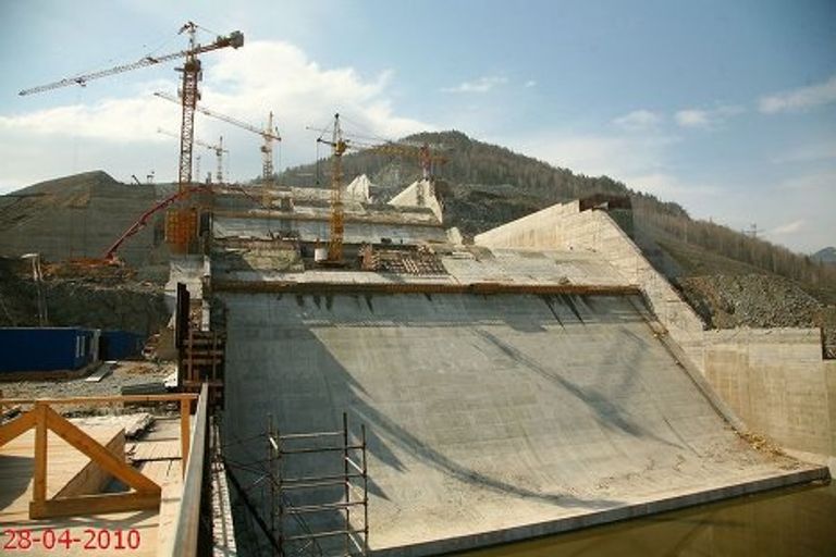 Береговой водосброс Береговой водосброс