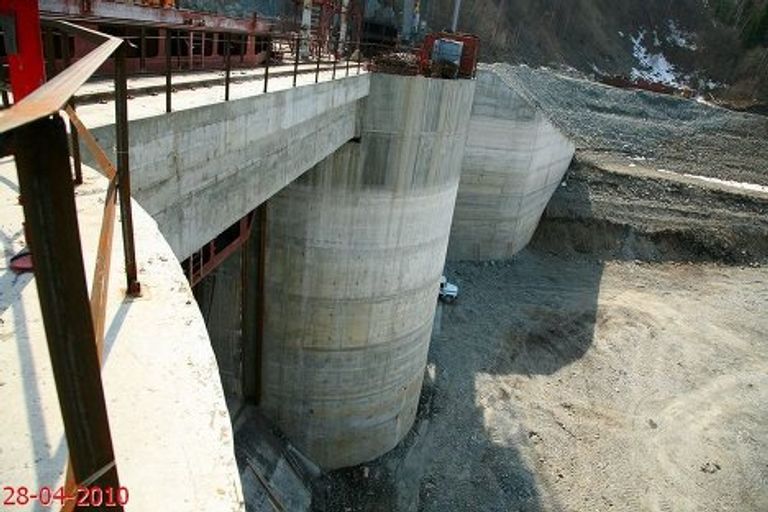 Береговой водосброс Береговой водосброс