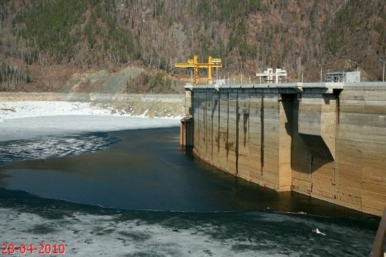 Береговой водосброс Береговой водосброс
