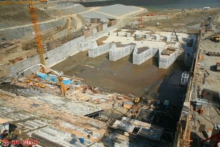 Береговой водосброс Береговой водосброс