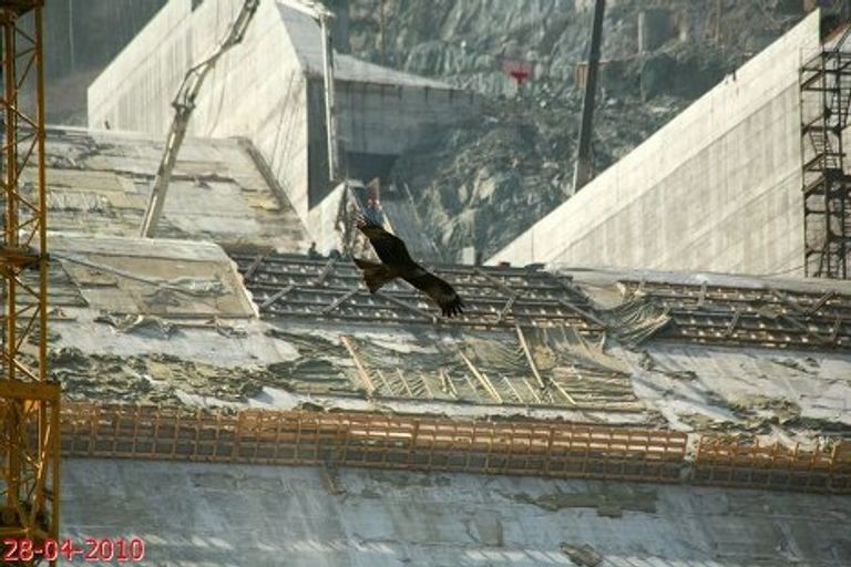 Береговой водосброс Береговой водосброс