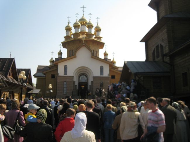 Патриарх Кирилл, министра культуры Александр Авдеев, архиепископ Белгородский Иоанн и губернатор области Евгений Савченко на ступенях храма Веры, Надежды, Любови и матери их Софии в Белгороде после его освящения и богослужения в нем. Патриарх Кирилл, министра культуры Александр Авдеев, архиепископ Белгородский Иоанн и губернатор области Евгений Савченко на ступенях храма Веры, Надежды, Любови и матери их Софии в Белгороде после его освящения и богослужения в нем.