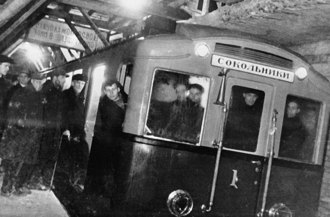 Первый поезд Московского метро. Архив
