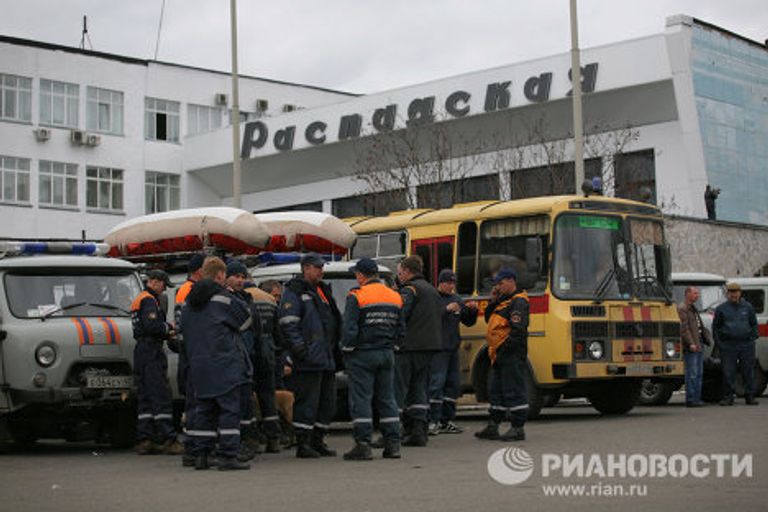 Спасатели МЧС прибыли место аварии на шахте Распадская в Кемеровской области Спасатели МЧС прибыли место аварии на шахте Распадская в Кемеровской области