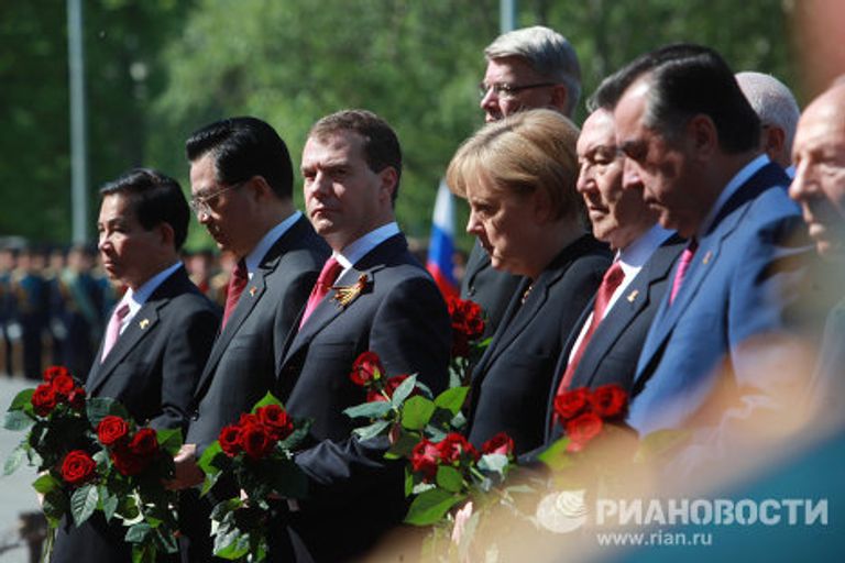 Возложение цветов к Могиле Неизвестного солдата Возложение цветов к Могиле Неизвестного солдата