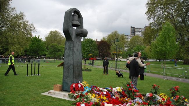 Церемония возложения цветов советскому мемориалу в Лондоне Церемония возложения цветов советскому мемориалу в Лондоне