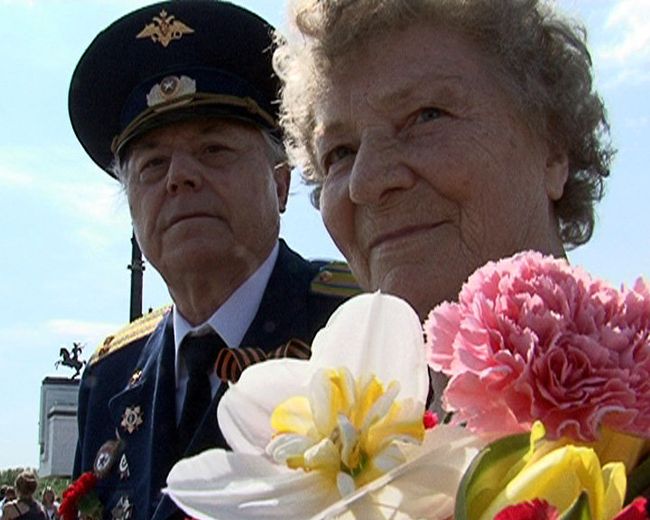 Самых разных людей на улицах Москвы объединил День Победы