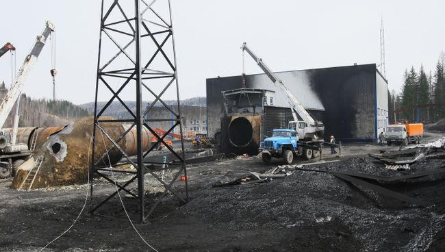 Последствия взрывов на шахте Распадская в Кемеровской области