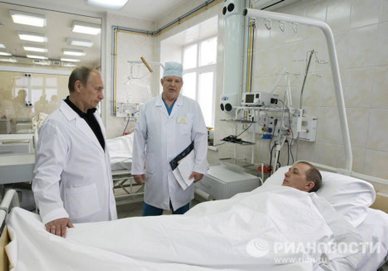 Премьер-министр РФ Владимир Путин навестил горняков в больнице Новокузнецка Премьер-министр РФ Владимир Путин навестил горняков в больнице Новокузнецка