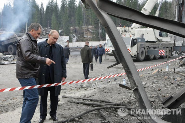 Премьер-министр РФ Владимир Путин во время посещения шахты Распадская Премьер-министр РФ Владимир Путин во время посещения шахты Распадская