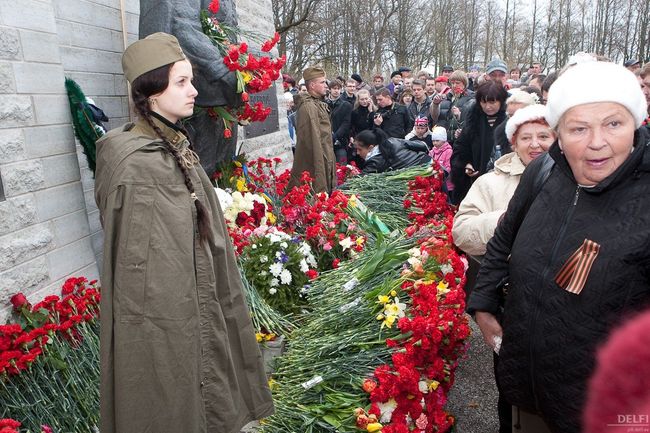 Таллин, Бронзовый солдат, 9 мая