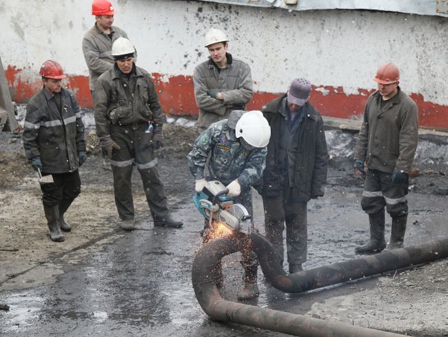 Последствия взрывов на шахте Распадская в Кемеровской области