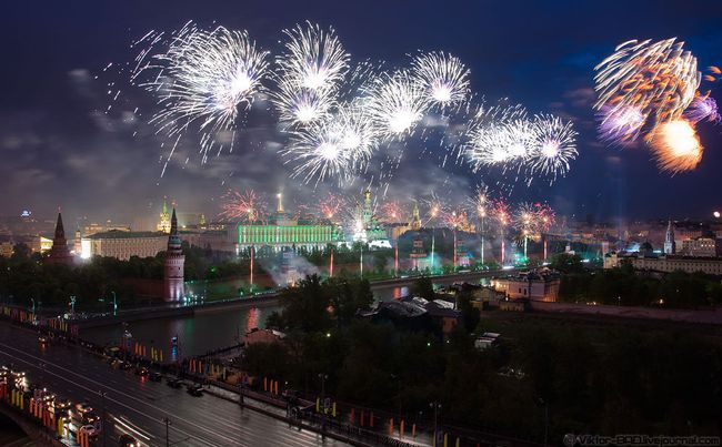 Праздничный салют в Москве. Архив