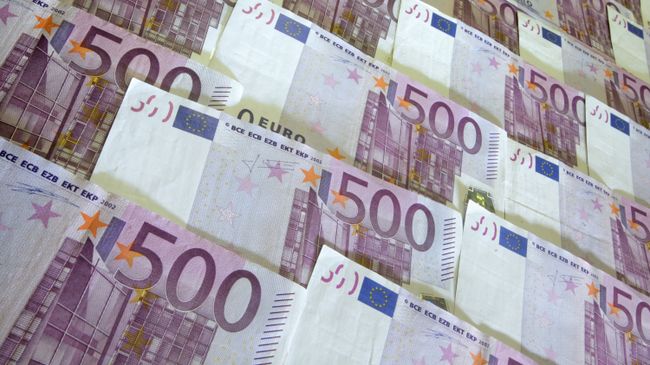 Денежные купюры 500 евро Денежные купюры 500 евро