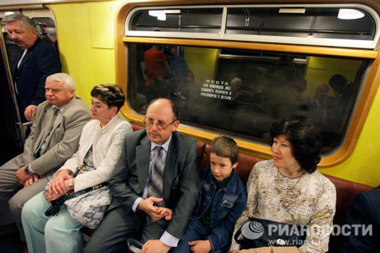 15 мая в день 75-летия Московского метрополитена был пущен ретропоезд, в точности воспроизводящий первый состав 1934 года