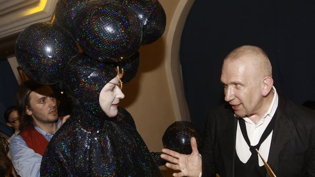 Показ коллекции французского модельера Жана-Поля Готье Настоящий haute couture Показ коллекции французского модельера Жана-Поля Готье Настоящий haute couture
